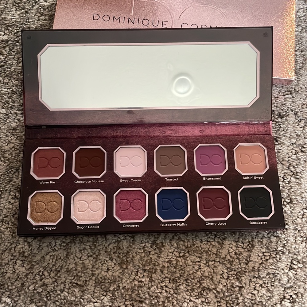 NEVER USED eye shadow